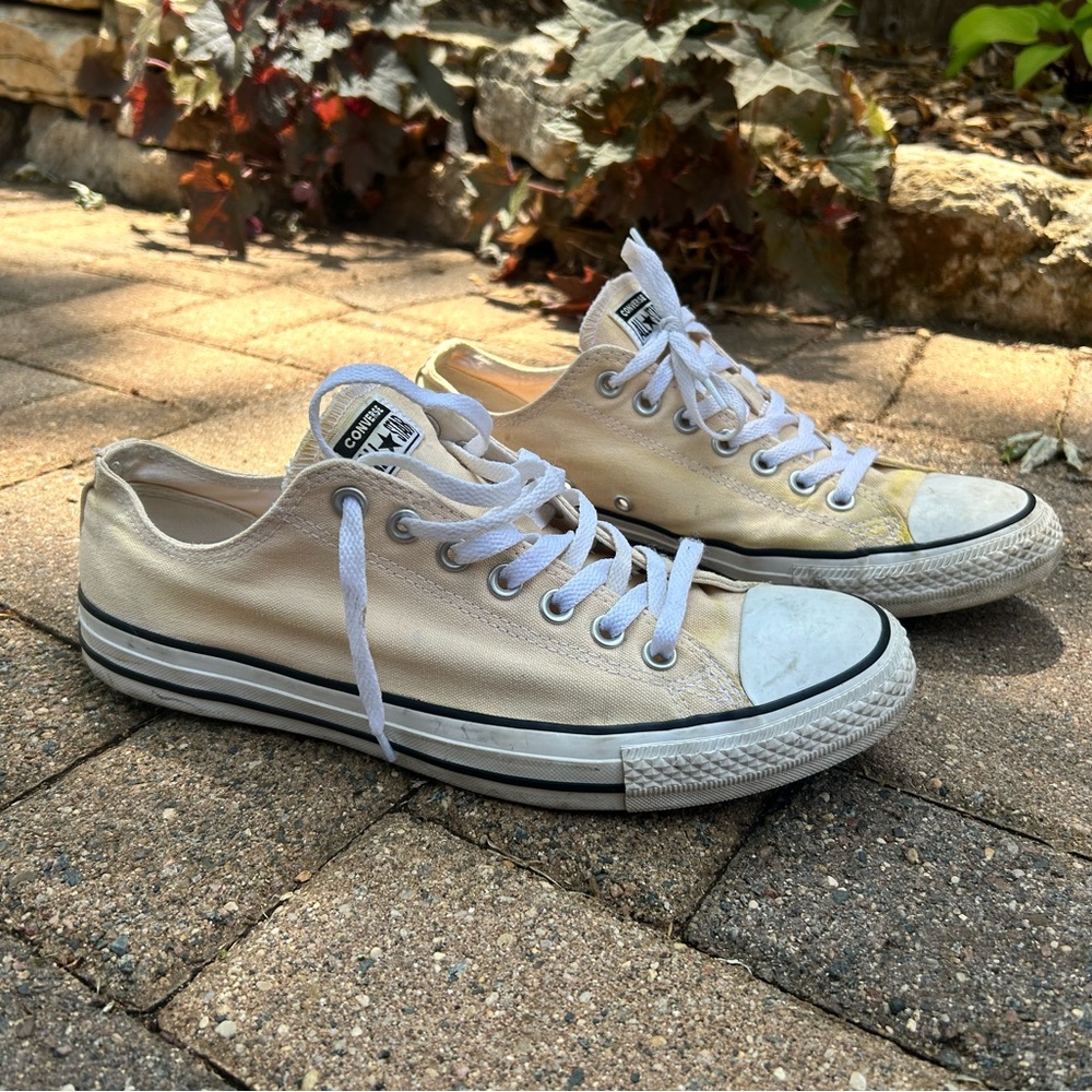 Converse Cream Lowtop Shoes